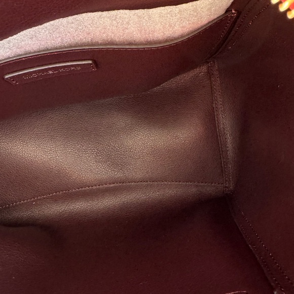 MICHAEL KORS VOYAGER EAST WEST MK SIGNATURE TOTE SHOULDER BAG - Picture 13 of 17